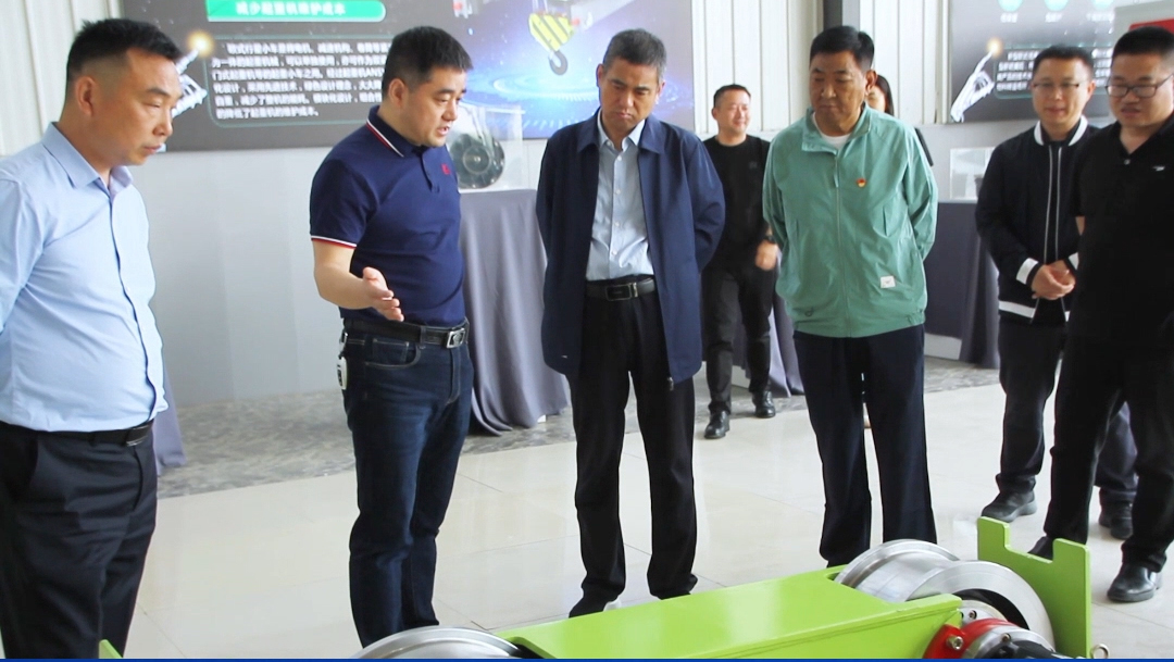 4月19日，熱烈歡迎市人大常委會副主任王國紅帶隊(duì)調(diào)研東起集團(tuán)